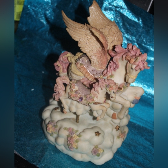 Collectible Ceramic Mobile Pegasus Horse & Carousel Unicorn Music Box - Picture 6 of 14